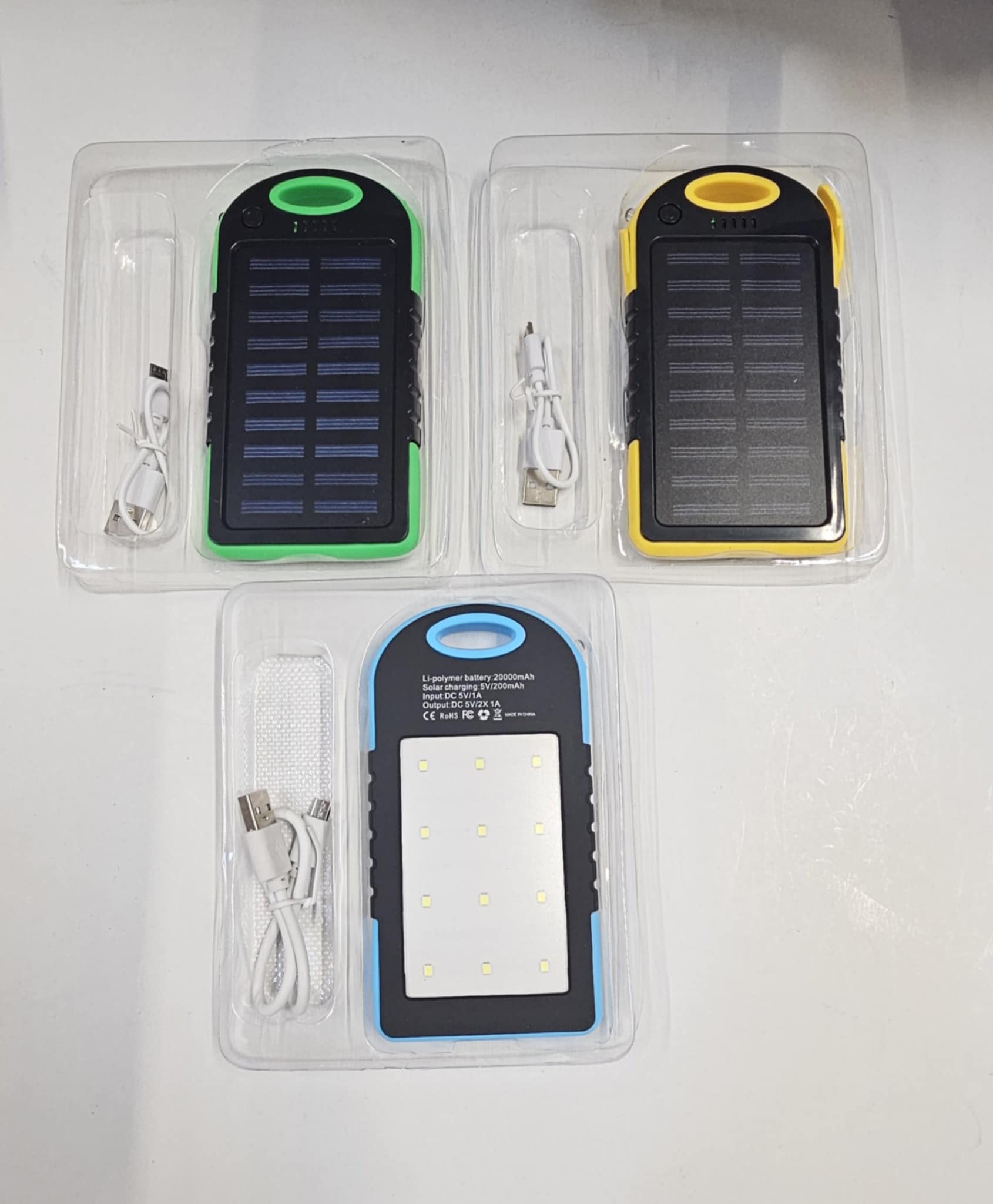 Încărcător Solar Portabil, Resistant și Efficient pentru Aventurile Tale - imagine 2